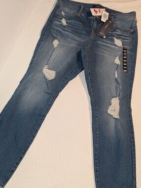 NWT Torrid Premium Distressed Jegging Jeans Heartthrob Wash 18R
